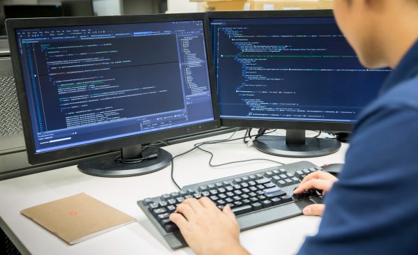 プログラマーにはどんな種類がある？Web系から組み込み系まで種類を解説！