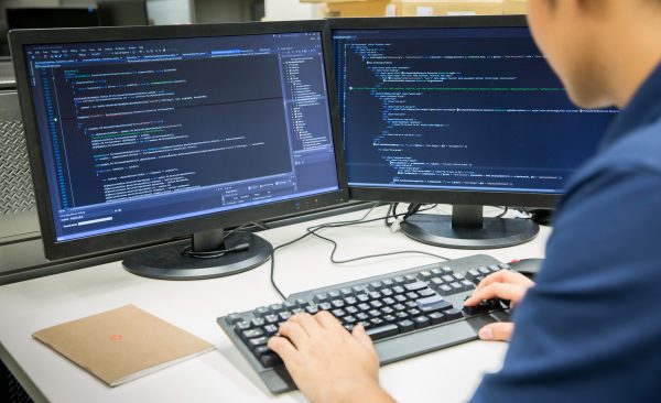 プログラマーの種類とは？Web系から組み込み系まで、詳細に解説！