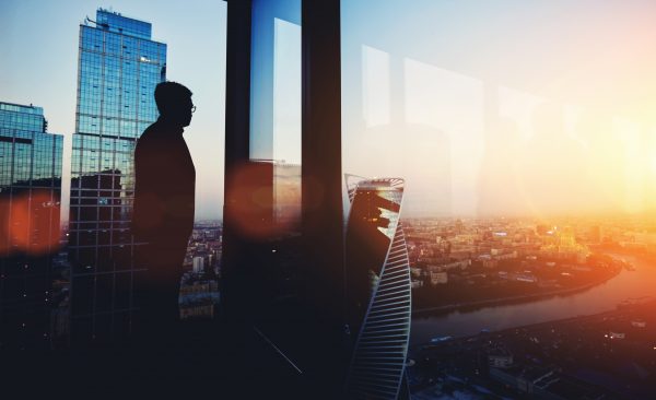 50代でもエンジニアとして活躍できる？IT業界で長く働き続ける方法や活躍事例を紹介
