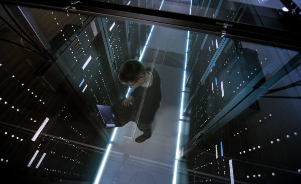 サーバーエンジニアとは？仕事内容や求められるスキル、資格を解説