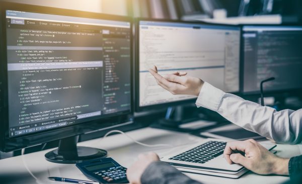 フロントエンドエンジニアとは？仕事内容、バックエンドやHTMLコーダーとの違い